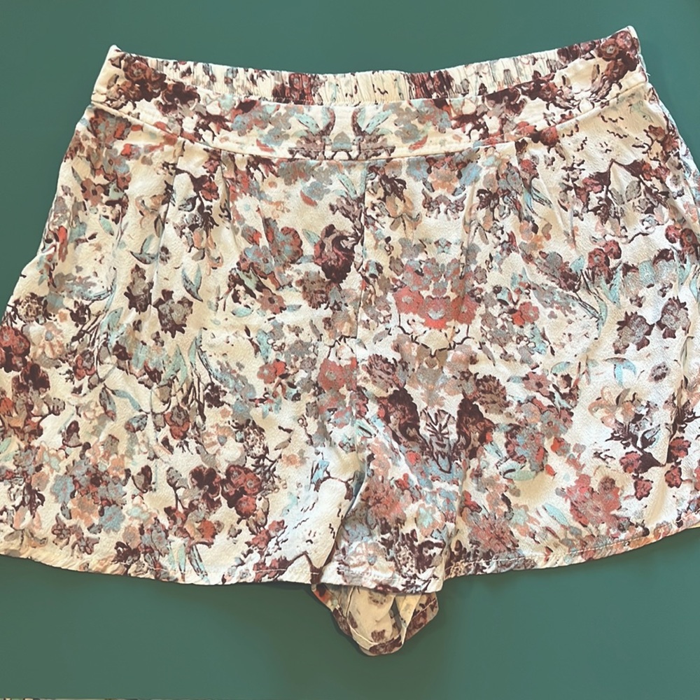 Floral print flowy shorts